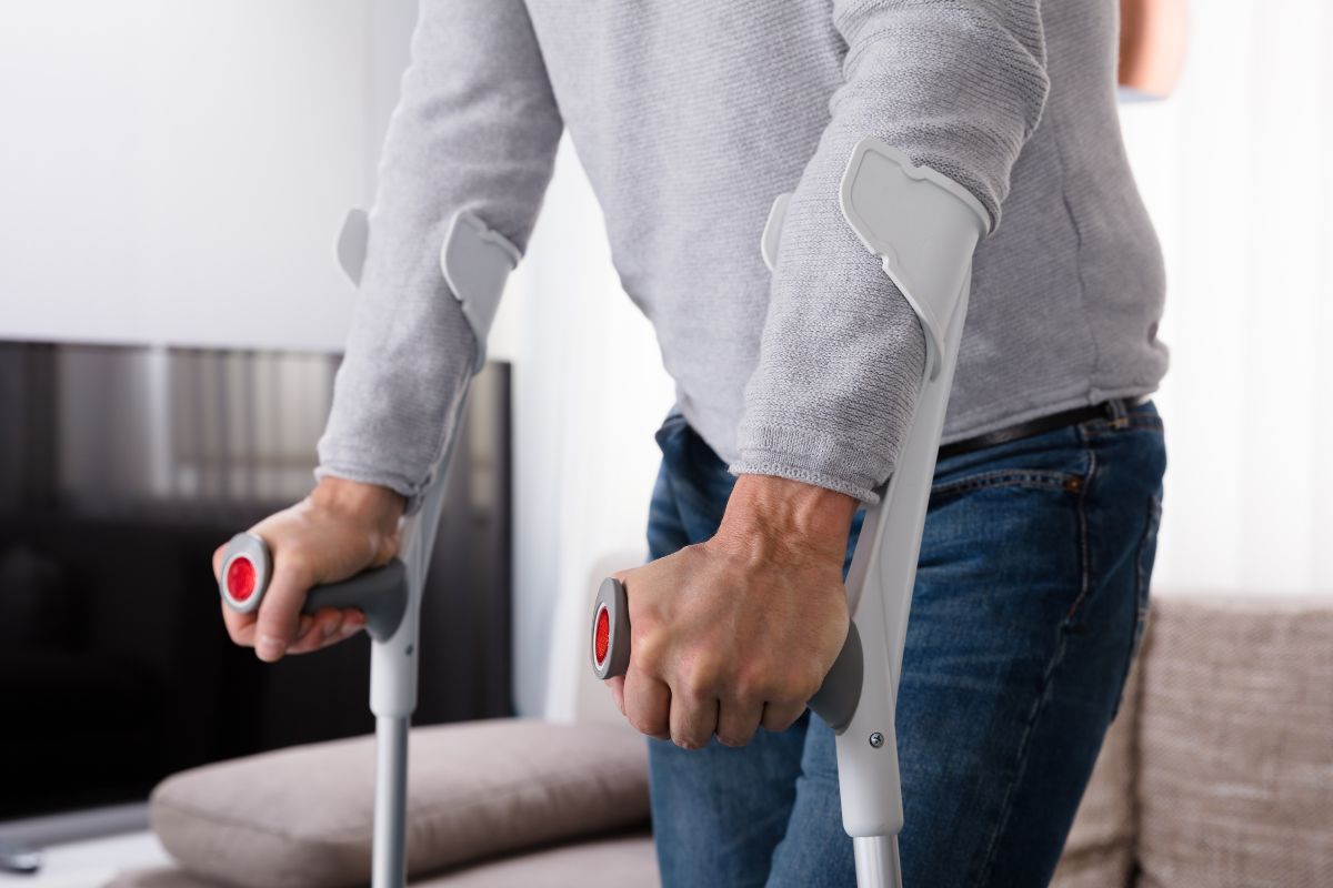 descendre escalier cannes anglaises